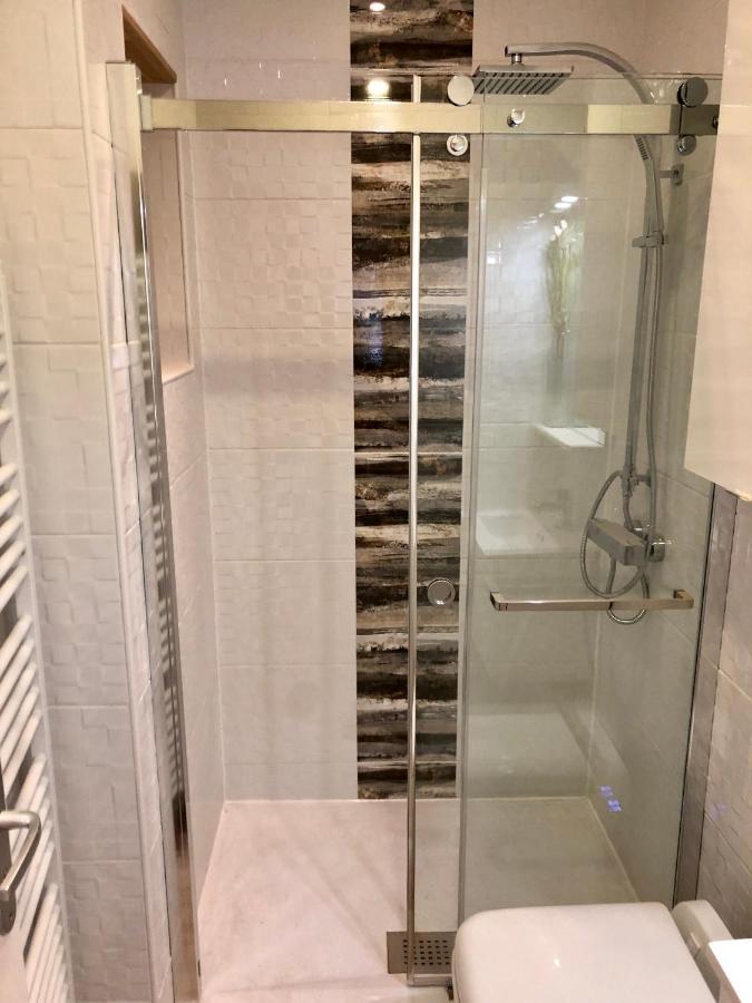 RDC 1 - Chambre meublée au cœur du centre ville de Montluçon - WIFI et NETFLIX Esterno foto