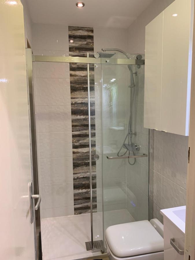 RDC 1 - Chambre meublée au cœur du centre ville de Montluçon - WIFI et NETFLIX Esterno foto