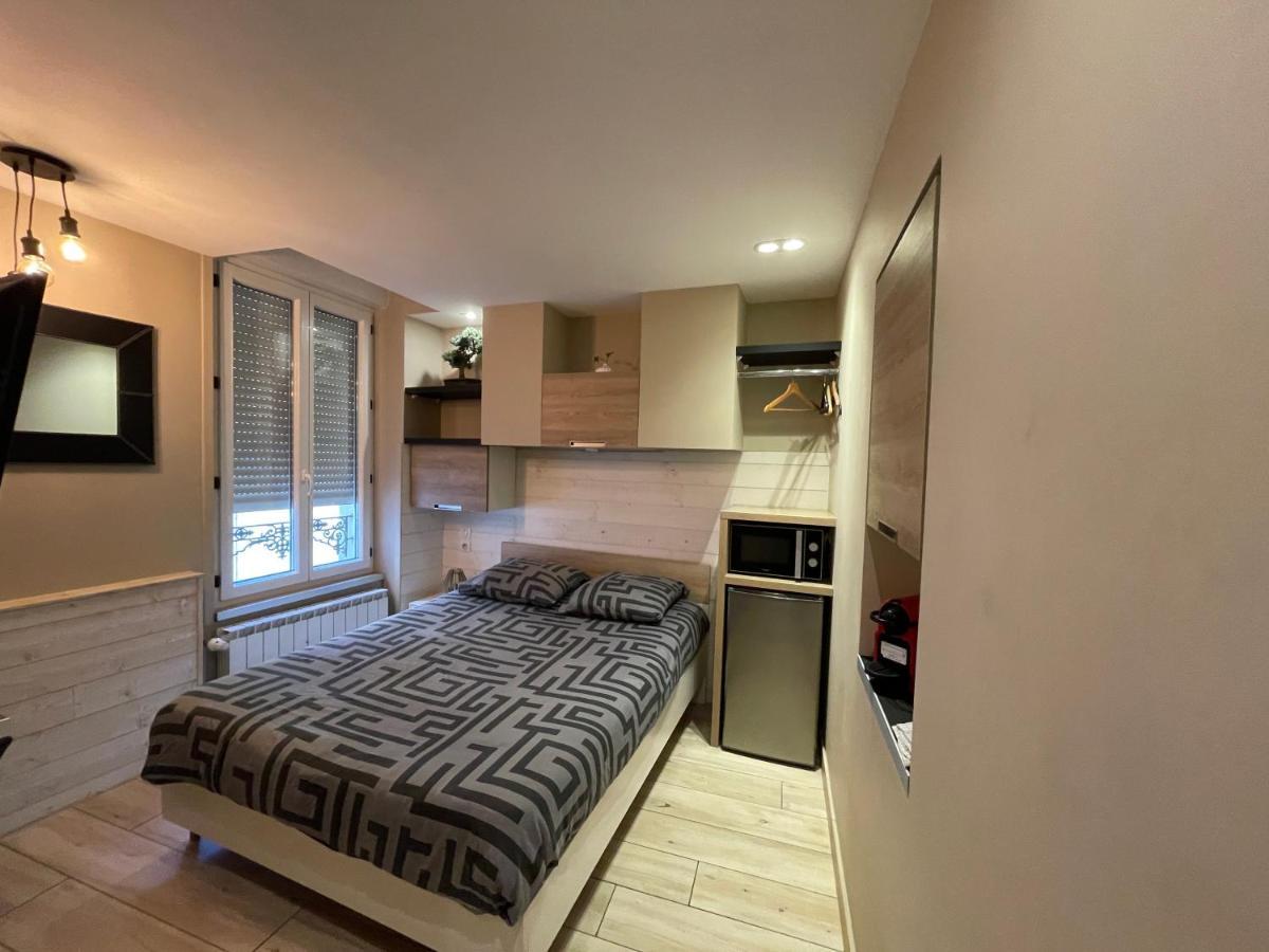RDC 1 - Chambre meublée au cœur du centre ville de Montluçon - WIFI et NETFLIX Esterno foto