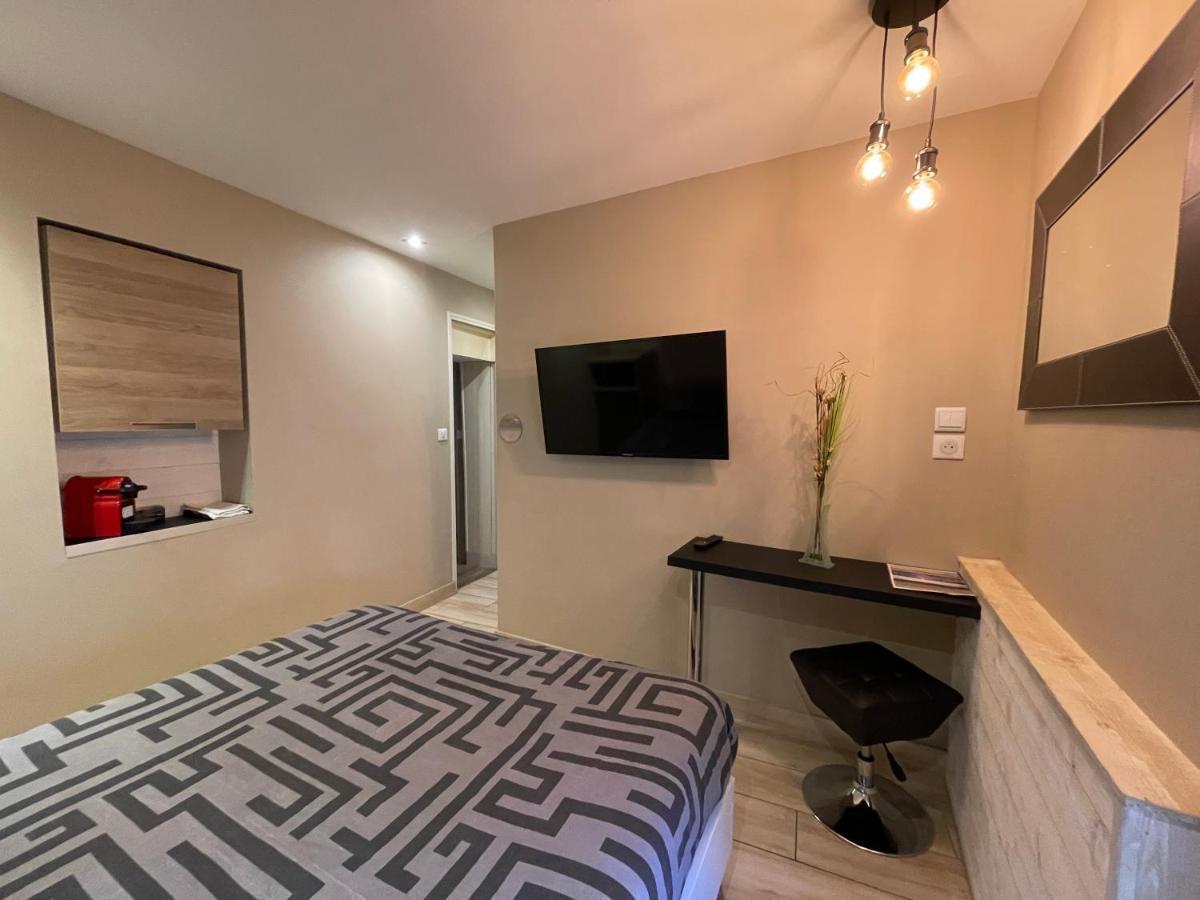 RDC 1 - Chambre meublée au cœur du centre ville de Montluçon - WIFI et NETFLIX Esterno foto